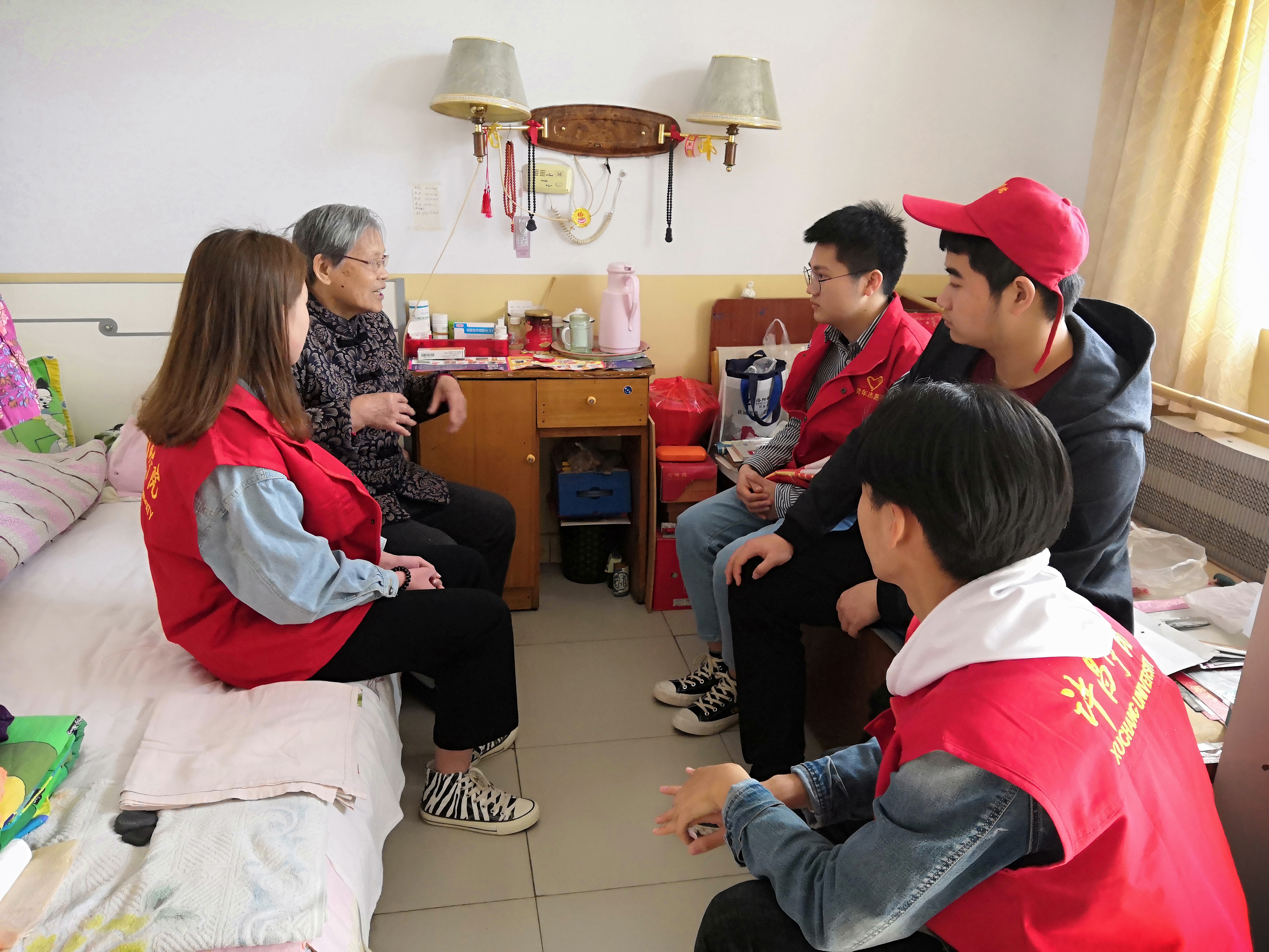 数学与统计学院开展"关爱老人,服务社会"活动